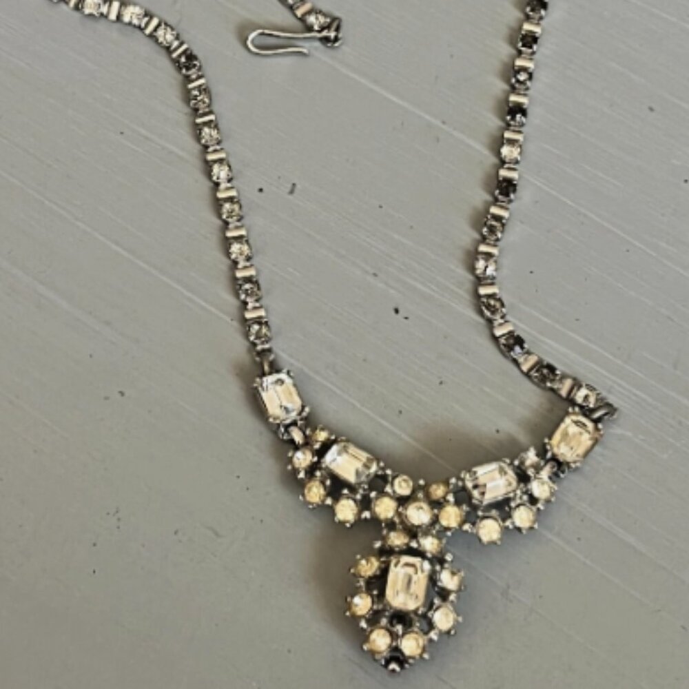 BOGOFF NECKLACE Rhinestones and Clip Earrings Set